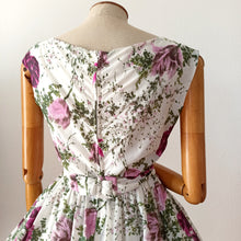 Charger l'image dans la galerie, 1950s - Adorable French Floral Buckle Back Dress - W27.5 (70cm)