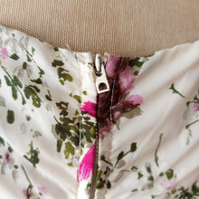 Charger l'image dans la galerie, 1950s - Adorable French Floral Buckle Back Dress - W27.5 (70cm)