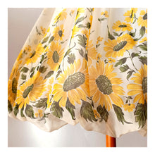 Charger l'image dans la galerie, 1950s 1960s - ILGUW, USA - Outstanding Beauty Sunflowers Organza Dress - W27 (68cm)