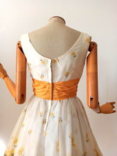 Charger l'image dans la galerie, 1950s 1960s - ILGUW, USA - Outstanding Beauty Sunflowers Organza Dress - W27 (68cm)