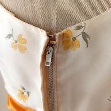 Charger l'image dans la galerie, 1950s 1960s - ILGUW, USA - Outstanding Beauty Sunflowers Organza Dress - W27 (68cm)