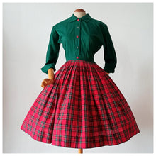 Charger l'image dans la galerie, 1950s - USA - Fabulous Xmas Spirit Green Tartan Cotton Dress - W27 (68cm)