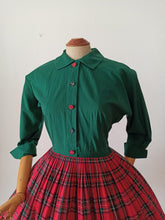 Charger l'image dans la galerie, 1950s - USA - Fabulous Xmas Spirit Green Tartan Cotton Dress - W27 (68cm)