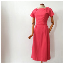 Load image into Gallery viewer, 1950s - Elegant Pink Wool Pencil Dress - W25 (64cm)