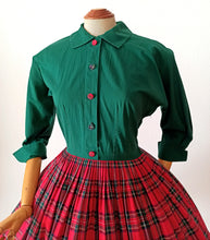 Charger l'image dans la galerie, 1950s - USA - Fabulous Xmas Spirit Green Tartan Cotton Dress - W27 (68cm)