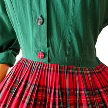 Charger l'image dans la galerie, 1950s - USA - Fabulous Xmas Spirit Green Tartan Cotton Dress - W27 (68cm)