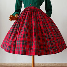 Charger l'image dans la galerie, 1950s - USA - Fabulous Xmas Spirit Green Tartan Cotton Dress - W27 (68cm)