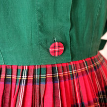 Charger l'image dans la galerie, 1950s - USA - Fabulous Xmas Spirit Green Tartan Cotton Dress - W27 (68cm)