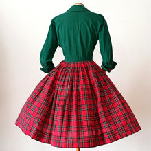 Charger l'image dans la galerie, 1950s - USA - Fabulous Xmas Spirit Green Tartan Cotton Dress - W27 (68cm)