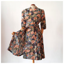 Charger l'image dans la galerie, 1950s - Fabulous Abstract Floral Satin Dress - W30 (76cm)