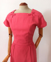 Load image into Gallery viewer, 1950s - Elegant Pink Wool Pencil Dress - W25 (64cm)