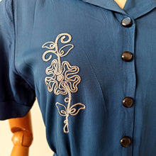 Cargar imagen en el visor de la galería, 1940s - Gorgeous Royal Blue Embroidery Rayon Dress - W30 (76cm)