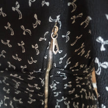 Cargar imagen en el visor de la galería, 1940s - Exquisite Black Printed Bows Rayon Crepe Dress - W27.5 (70cm)