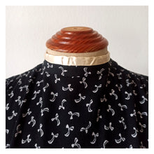 Cargar imagen en el visor de la galería, 1940s - Exquisite Black Printed Bows Rayon Crepe Dress - W27.5 (70cm)