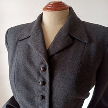 Load image into Gallery viewer, 1940s - ALEXON, UK - Elegant Grey Wool New Look Jacket - W30 (76cm)