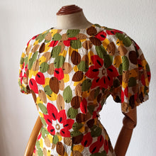 Cargar imagen en el visor de la galería, 1940s - Colorful Seersucker Cotton Dress - W29 (74cm)