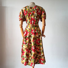 Cargar imagen en el visor de la galería, 1940s - Colorful Seersucker Cotton Dress - W29 (74cm)