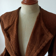 Load image into Gallery viewer, 1930s 1940s - Elegant Brown Rayon Silk Lucite Buckle Duster