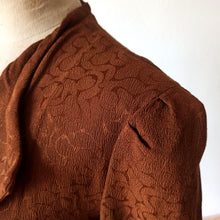 Load image into Gallery viewer, 1930s 1940s - Elegant Brown Rayon Silk Lucite Buckle Duster