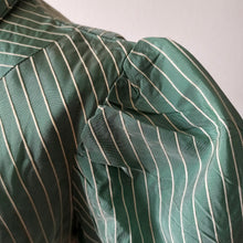 Carica l'immagine nel visualizzatore di Gallery, 1940s - EN RELIEF, PARIS - Deadstock Green Blouse - W35 (88cm)
