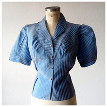 Carica l'immagine nel visualizzatore di Gallery, 1940s - EN RELIEF, PARIS - Deadstock Blue Blouse - W38 (96cm)