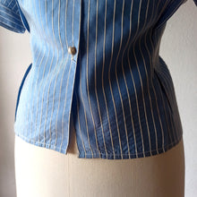 Carica l'immagine nel visualizzatore di Gallery, 1940s - EN RELIEF, PARIS - Deadstock Blue Blouse - W38 (96cm)