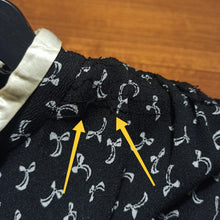 Cargar imagen en el visor de la galería, 1940s - Exquisite Black Printed Bows Rayon Crepe Dress - W27.5 (70cm)