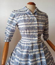 Charger l'image dans la galerie, 1950s -Gorgeous Novelty Print Cotton Dress - W31 (80cm)