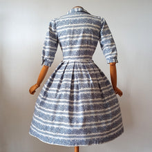 Charger l'image dans la galerie, 1950s -Gorgeous Novelty Print Cotton Dress - W31 (80cm)