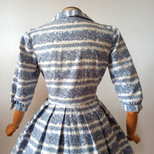 Charger l'image dans la galerie, 1950s -Gorgeous Novelty Print Cotton Dress - W31 (80cm)