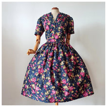 Charger l'image dans la galerie, 1950s - Stunning Floral Satin Dress - W33 (84cm)