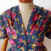 Charger l'image dans la galerie, 1950s - Stunning Floral Satin Dress - W33 (84cm)