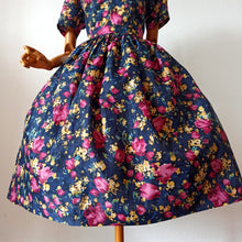 Charger l'image dans la galerie, 1950s - Stunning Floral Satin Dress - W33 (84cm)