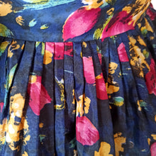 Charger l'image dans la galerie, 1950s - Stunning Floral Satin Dress - W33 (84cm)