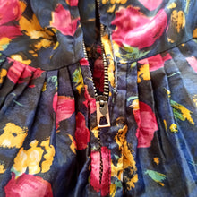 Charger l'image dans la galerie, 1950s - Stunning Floral Satin Dress - W33 (84cm)