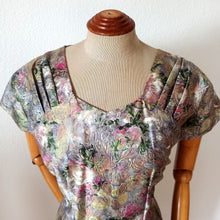 Charger l'image dans la galerie, 1950s - Stunning Floral Silky Cotton Dress - W34 (86cm)