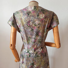Charger l'image dans la galerie, 1950s - Stunning Floral Silky Cotton Dress - W34 (86cm)