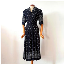 Load image into Gallery viewer, 1940s - Beautiful Black Floral Rayon Dress - W36 (92cm)
