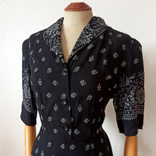 Load image into Gallery viewer, 1940s - Beautiful Black Floral Rayon Dress - W36 (92cm)
