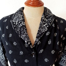 Load image into Gallery viewer, 1940s - Beautiful Black Floral Rayon Dress - W36 (92cm)