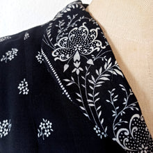 Load image into Gallery viewer, 1940s - Beautiful Black Floral Rayon Dress - W36 (92cm)