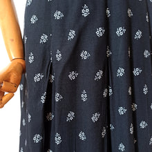Load image into Gallery viewer, 1940s - Beautiful Black Floral Rayon Dress - W36 (92cm)