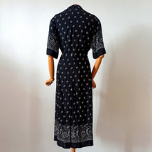 Load image into Gallery viewer, 1940s - Beautiful Black Floral Rayon Dress - W36 (92cm)
