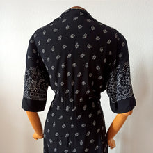 Load image into Gallery viewer, 1940s - Beautiful Black Floral Rayon Dress - W36 (92cm)