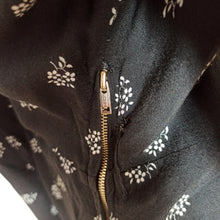 Load image into Gallery viewer, 1940s - Beautiful Black Floral Rayon Dress - W36 (92cm)