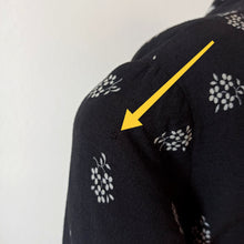Load image into Gallery viewer, 1940s - Beautiful Black Floral Rayon Dress - W36 (92cm)