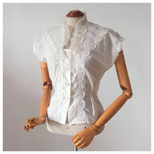 Charger l'image dans la galerie, 1950s - Exquisite White Nylon Blouse - W32 (82cm)