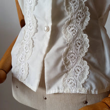 Charger l'image dans la galerie, 1950s - Exquisite White Nylon Blouse - W32 (82cm)