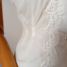Charger l'image dans la galerie, 1950s - Exquisite White Nylon Blouse - W32 (82cm)