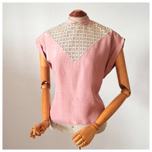 Charger l'image dans la galerie, 1950s - Adorable Antique Pink Rayon Blouse - W37 (94cm)